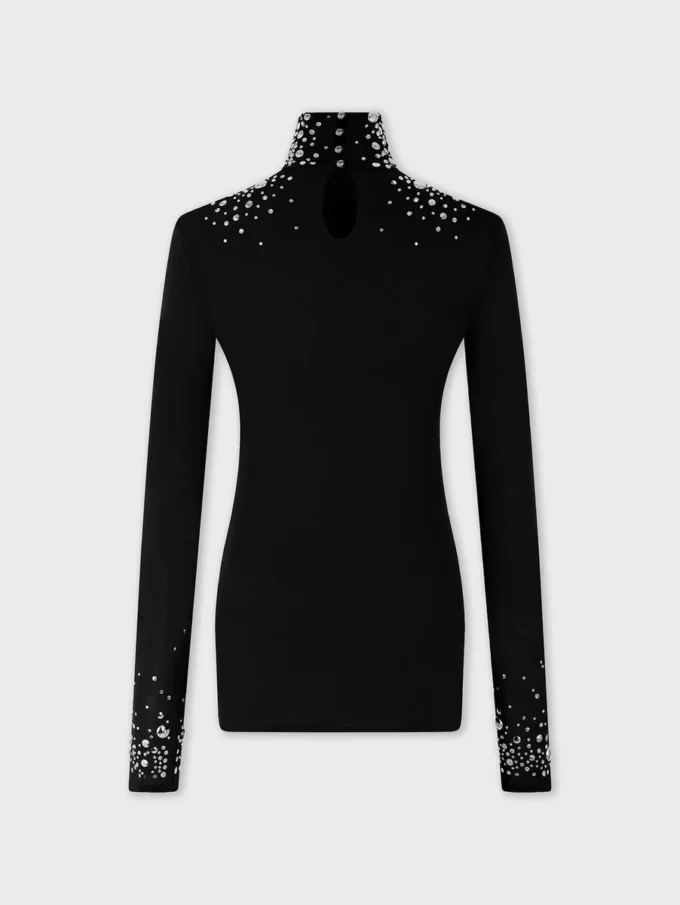 Bluză din tricou care se mulează pe corp
