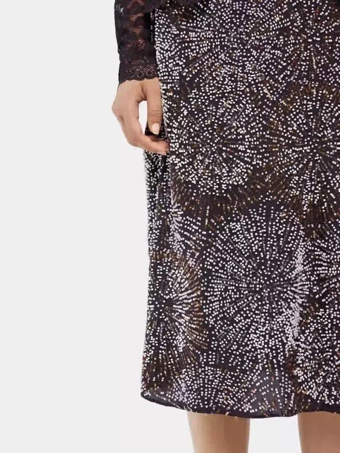 Fustă din crep cu broderie din perle