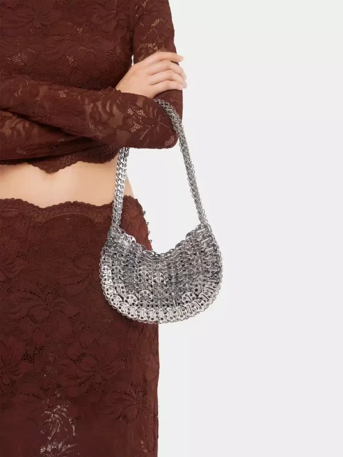Geantă iconică Moon Bag din 1969, argintie