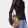 Geantă reversibilă tip bucket din piele