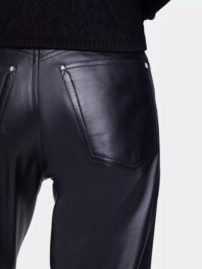 Pantaloni din piele