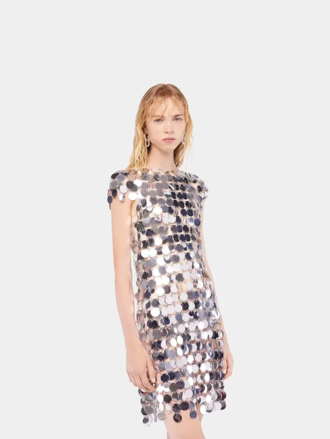 Rochia iconică argintie Sparkle cu discuri