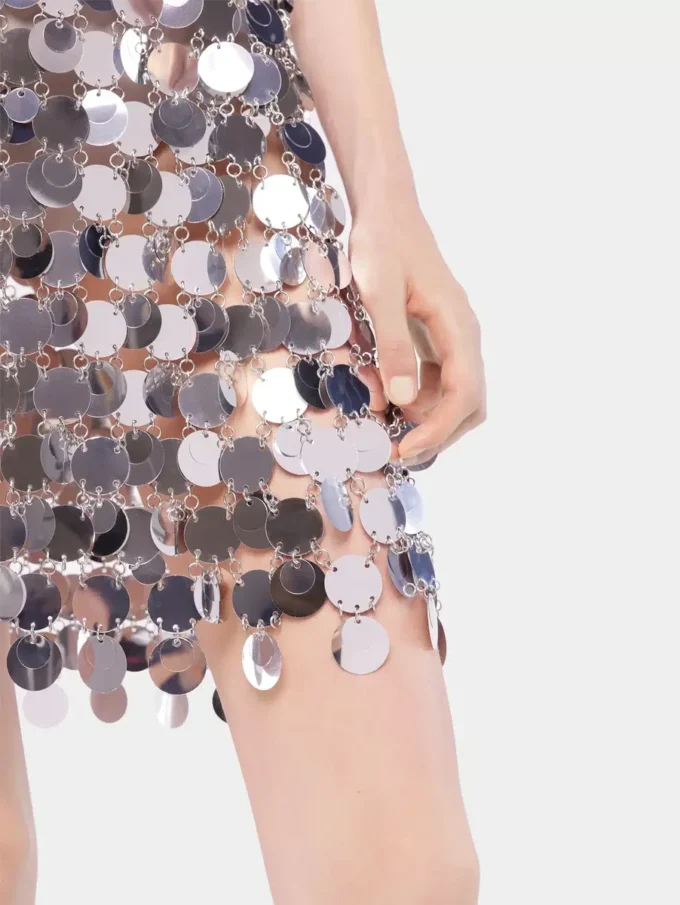 Rochia iconică argintie Sparkle cu discuri