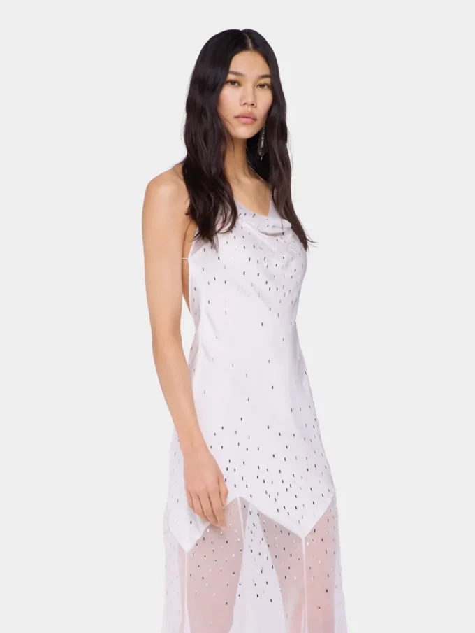 Rochie lungă albă fără mâneci din muselină și satin