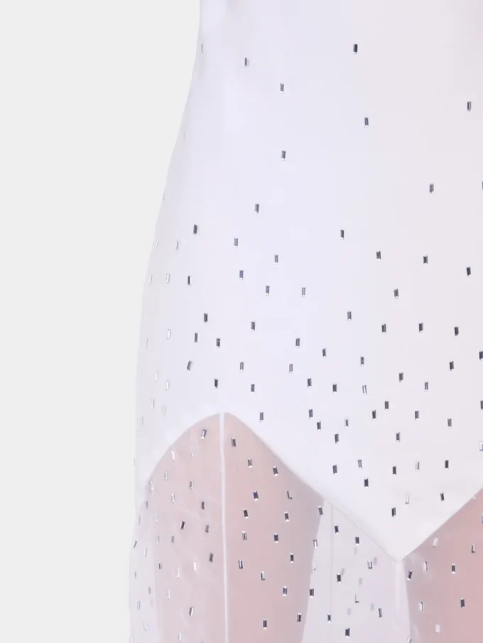 Rochie lungă albă fără mâneci din muselină și satin