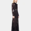 Rochie lungă din dantelă cu detalii decupate