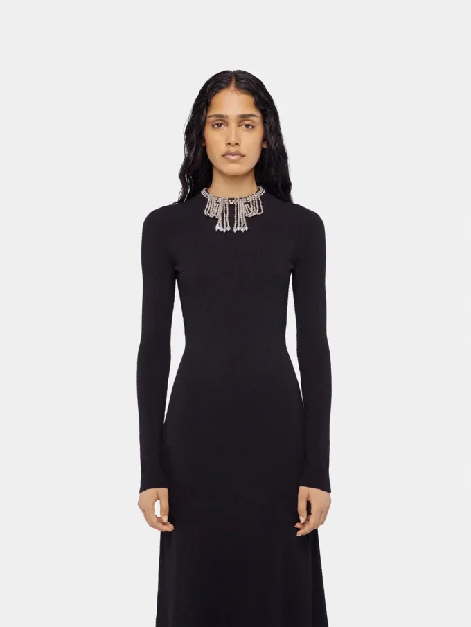 Rochie lungă din tricot, fără spate, cu broderii