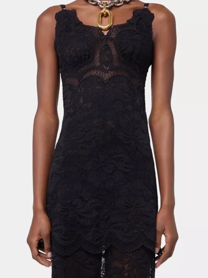 Rochie lungă neagră din dantelă