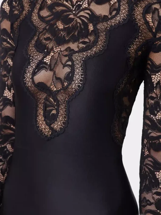 Rochie lungă neagră din dantelă și jersey