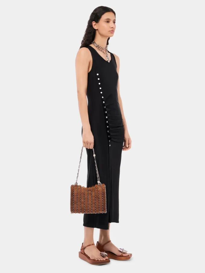 Rochie neagră fără mâneci, drapată, cu nasturi