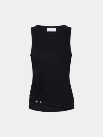 Top negru cu detaliu piercing caracteristic