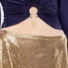 Top scurt cu detaliu piercing