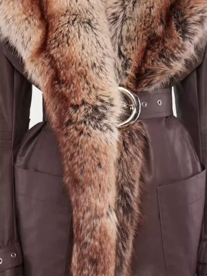 Trench cu borduri din blană artificială